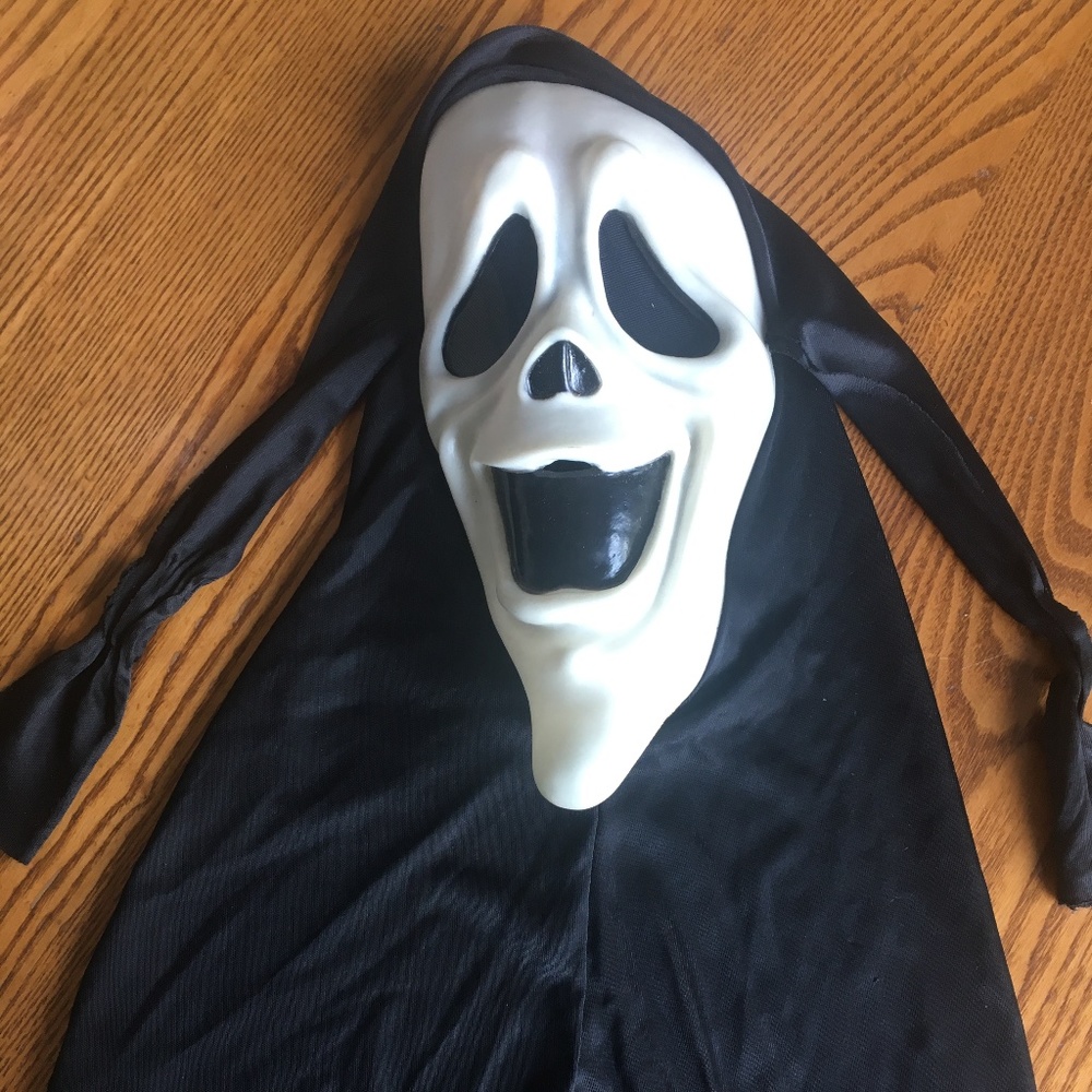 Vintage Scream Ghost Mask Smile Mouth